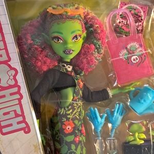 Monster High Venus FlyTrap Fearbook, NIB, Pink and Green, garden tools, plants